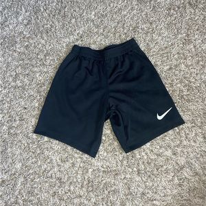 Nike boy Black Shorts size 6 kids